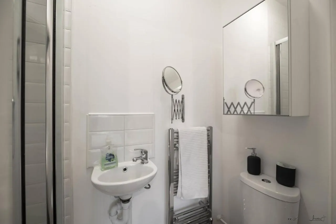 Hotel Roberts Residence Doncaster